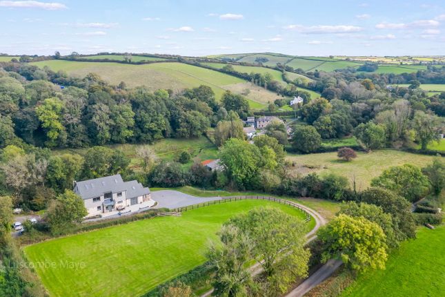 6 bedroom detached house for sale