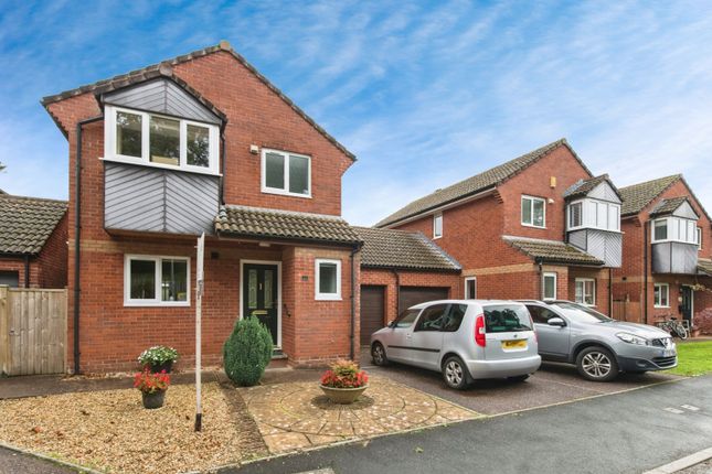 3 bed link detached house