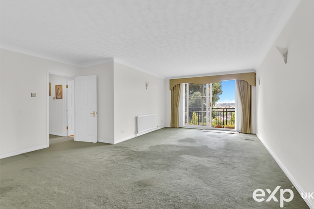2c Crescent Road, Enfield EN2 2 bed flat for sale