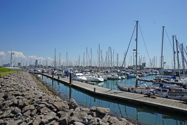 Rampart Row, Gosport PO12 1 bed townhouse for sale