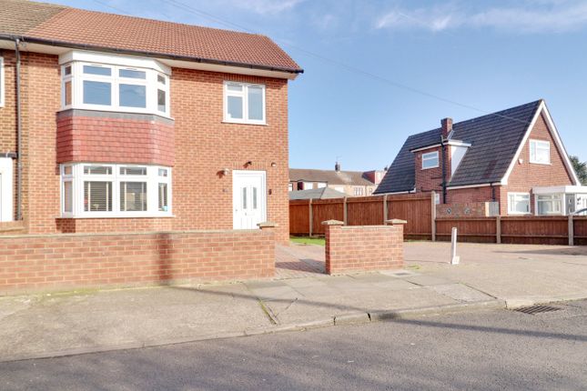 South Hall Drive, Rainham RM13 3 bed end of terrace house for sale