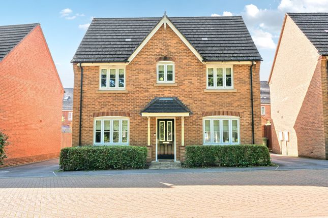 Dumas Drive, Whiteley, Hampshire, PO15 3 bed detached house for sale