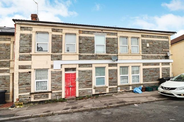 4 bedroom end of terrace house for sale