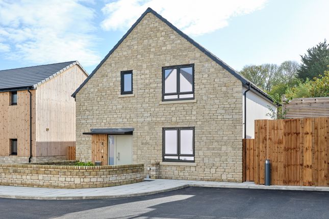 4 bed detached house