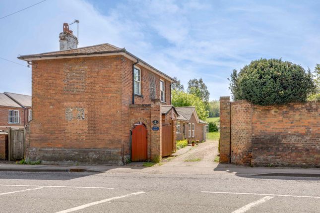 London Road West, Amersham... 3 bed detached house for sale