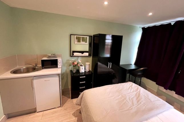 6 bed semi-detached house