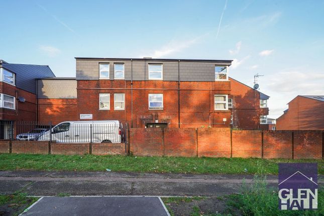 Whitmore Close, London N11 2 bed flat for sale