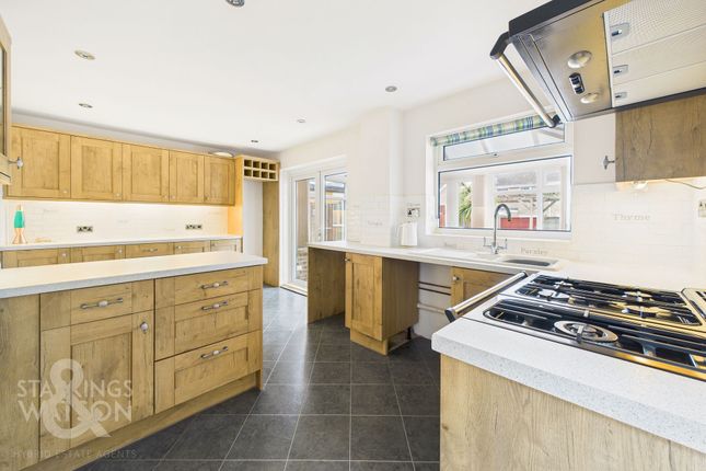 Stile Close, Mulbarton, Norwich 3 bed detached house for sale