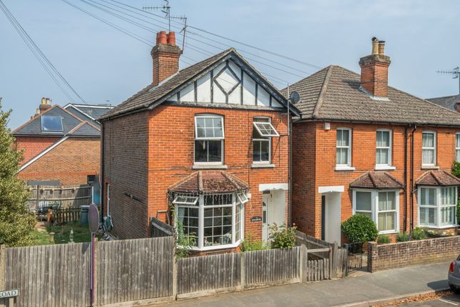 Grays Road, Surrey GU7 3 bed detached house for sale
