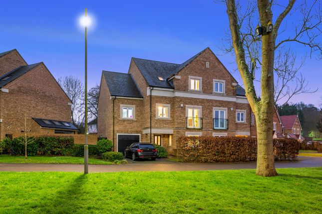 4 bedroom semi-detached house for sale