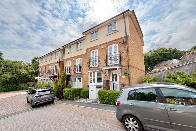 Etchingham Drive, St Leonards on Sea... 4 bed semi