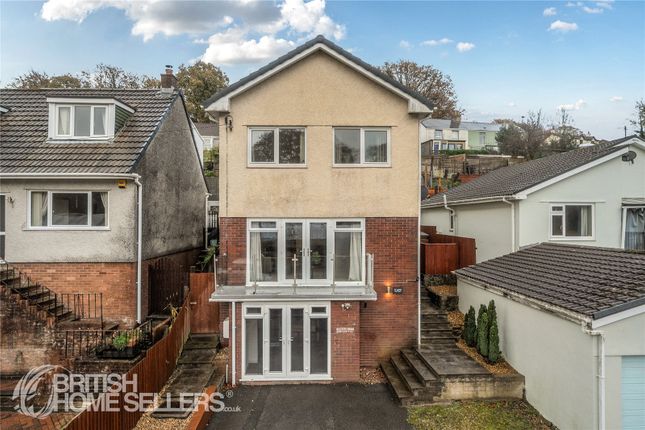 5 bed detached house