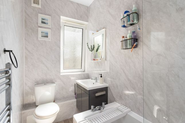 Broomfield Crescent, Edinburgh, EH12 2 bed apartment for sale