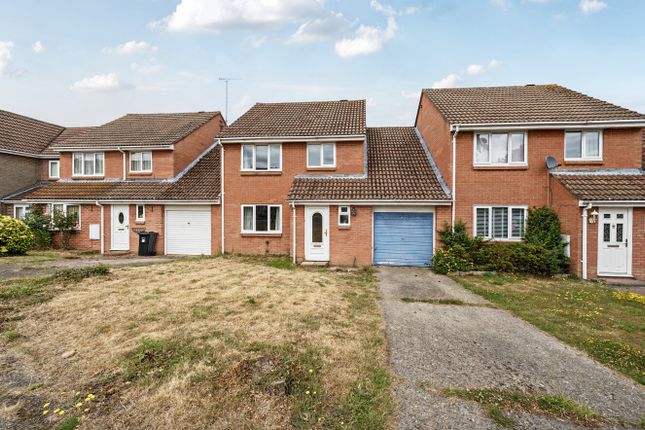 Kestrel Way, Berkshire RG41 4 bed link detached house for sale