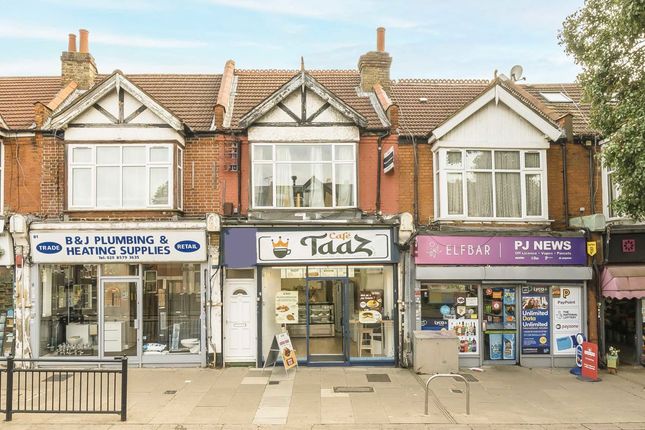 Greenford Avenue, London W7 3 bed flat for sale