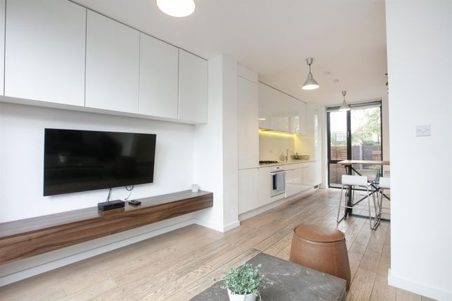 Asylum Road, Peckham, SE15 2 bed terraced house for sale