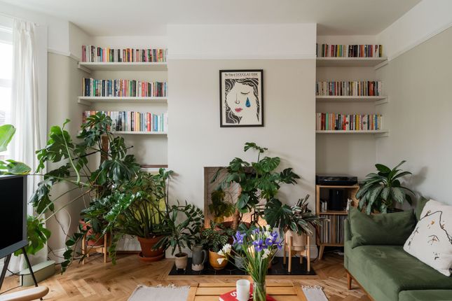 Twickenham Road, London E11 2 bed maisonette for sale