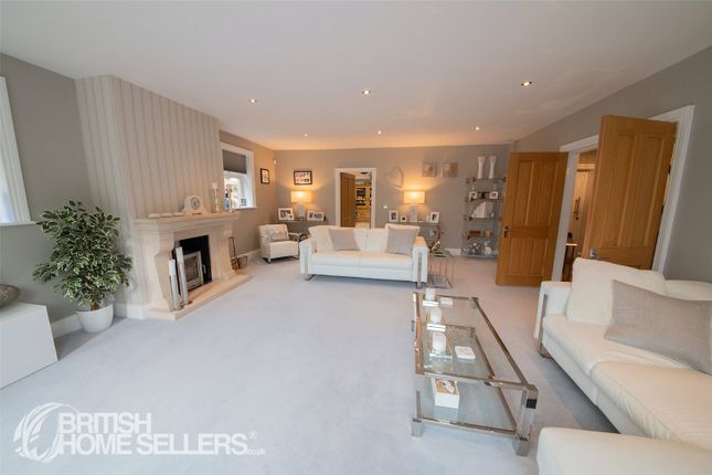 2 bedroom detached house for sale