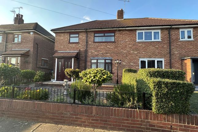Central Avenue, Aveley, South... 3 bed semi