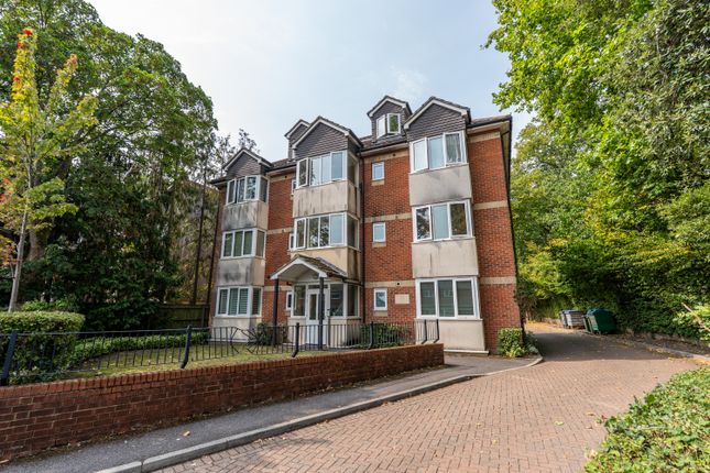 119 Regents Park Road, Southampton SO15 2 bed flat for sale