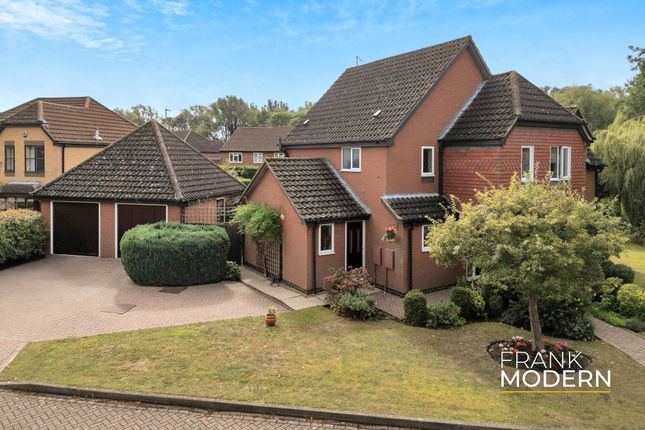 Riverside Gardens, Peterborough, PE3 4 bed detached house for sale