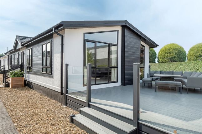 Nook Park, Willow Road, Milton Keynes... 2 bed park home for sale