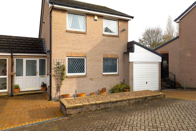 Evesham Grove, Idle, Bradford 3 bed link detached house for sale