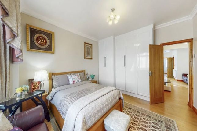 Cecil Avenue, London IG11 8 bed terraced house for sale