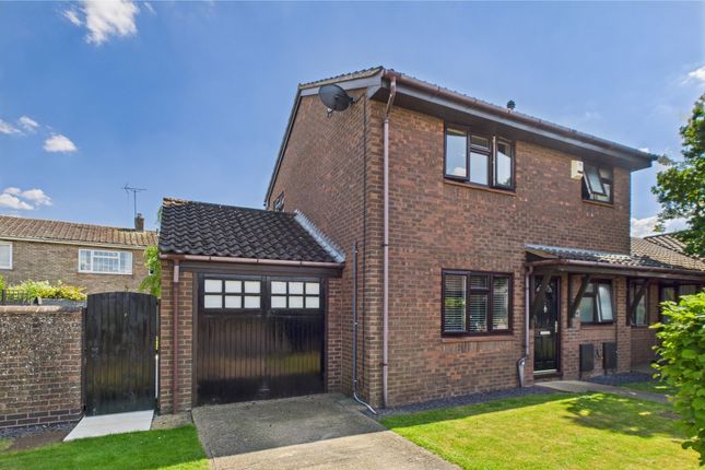 Franklin Gardens, Cottenham 3 bed link detached house for sale