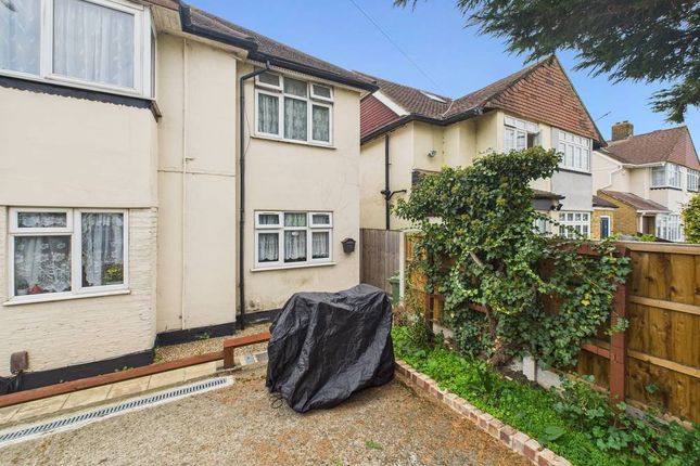 London Road, Feltham, Surrey, TW14 1 bed end of terrace house for sale