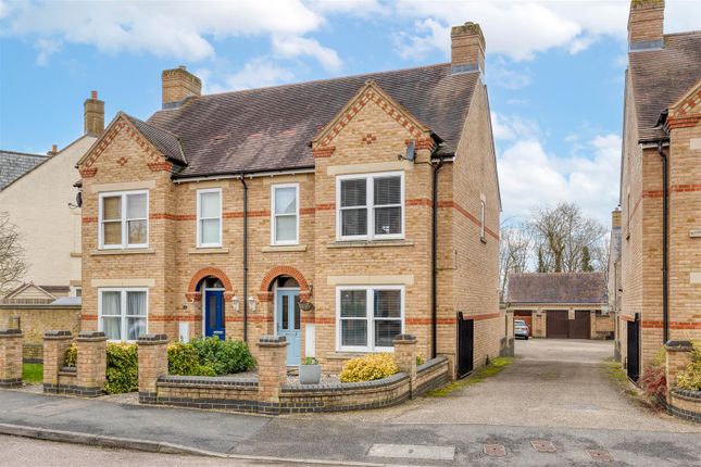 Heathcliff Avenue, Fairfield, SG5 4EY 3 bed semi