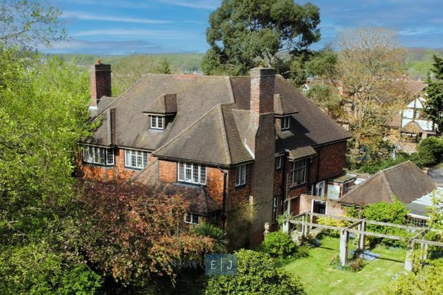 52 Traps Hill, Loughton IG10 6 bed detached house for sale