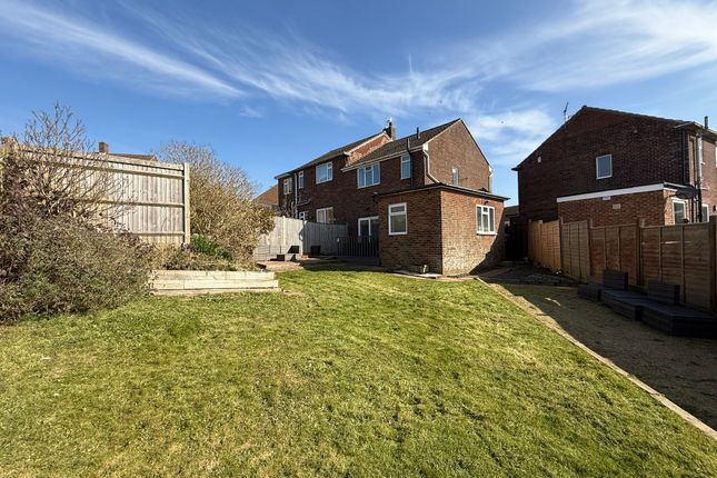 Richland Close, Hastings TN35 3 bed semi