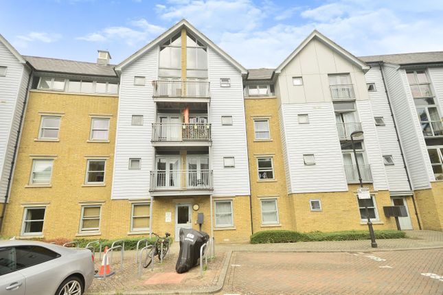 3 bedroom flat for sale