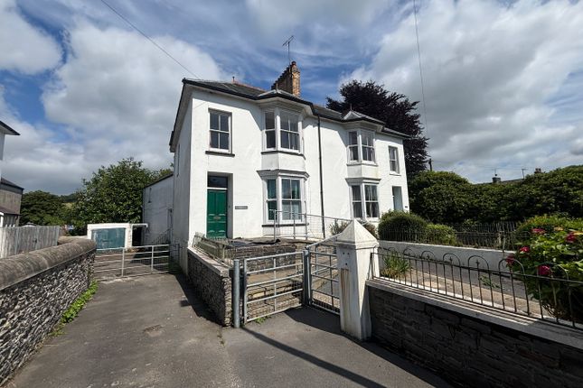 5 bedroom semi-detached house for sale