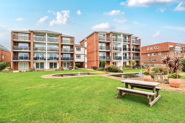 Sea Front, Hampshire PO11 3 bed flat for sale