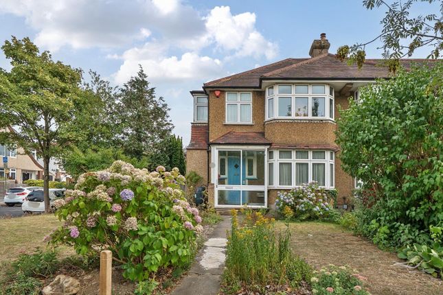 Ravenswood Crescent, West Wickham, BR4 3 bed end of terrace house for sale