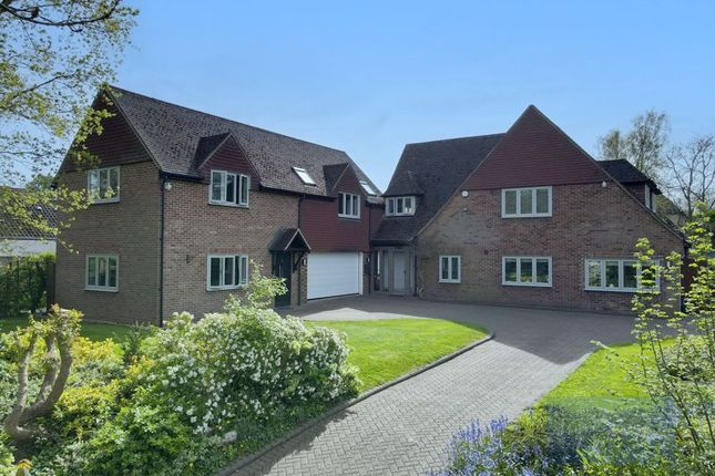 Grove Lane, Chigwell IG7 6 bed detached house for sale