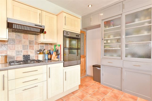 2 bed detached bungalow