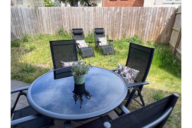 2 bedroom ground floor flat for sale