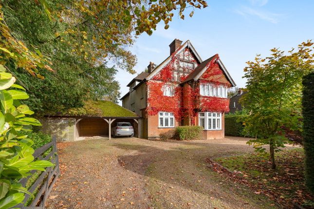 Queens Park Road, Caterham CR3 5 bed detached house for sale