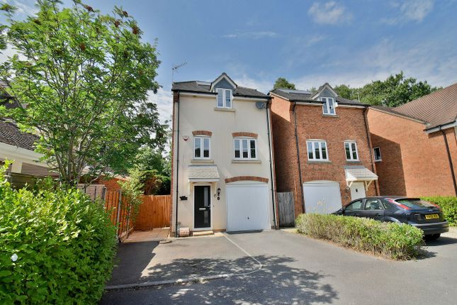 White Oaks Close, Ferndown, BH22 3 bed townhouse for sale
