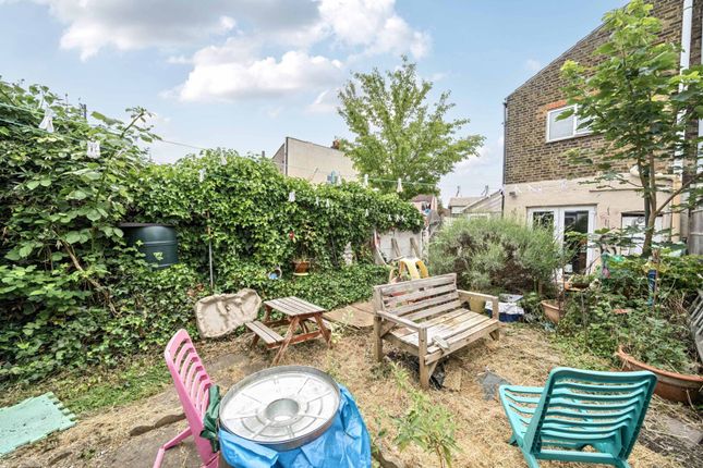 Northwood Road, Thornton Heath, CR7 3 bed flat for sale