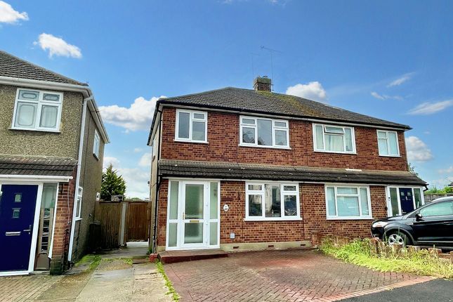 Passingham Ave, Billericay CM11 3 bed semi