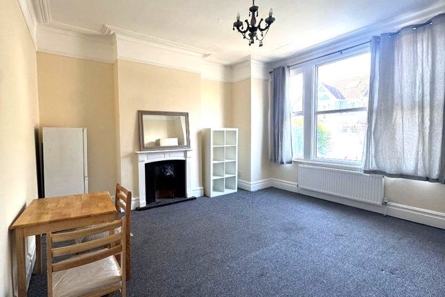 Lushington Road, Kensal Rise, NW10 3 bed flat for sale
