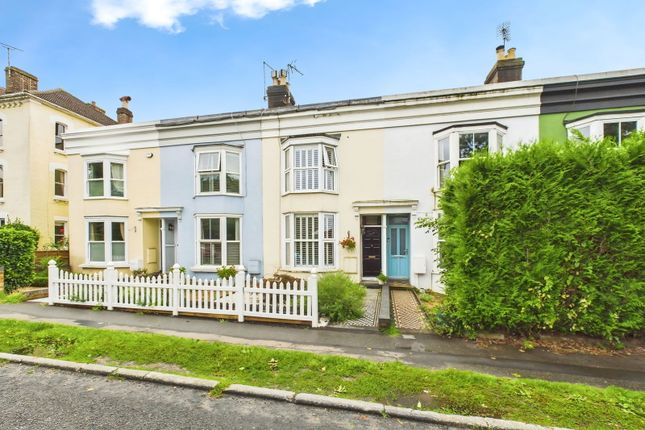 Brighton Road, Horsham RH13 2 bed terraced house for sale