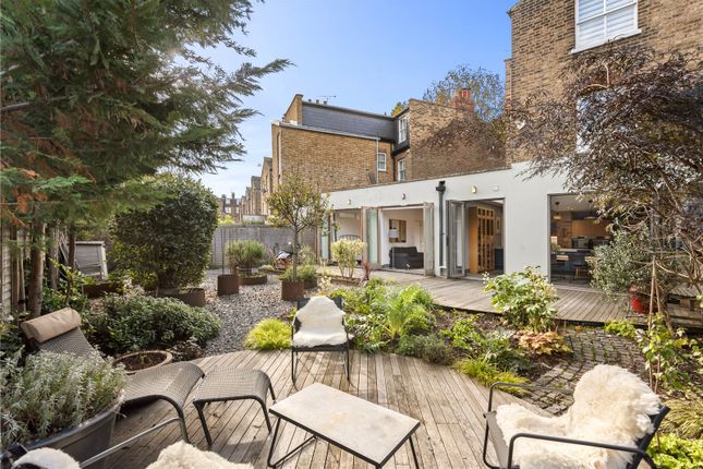 Prebend Gardens, London, W4 6 bed semi