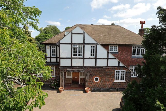 6 bedroom detached house for sale