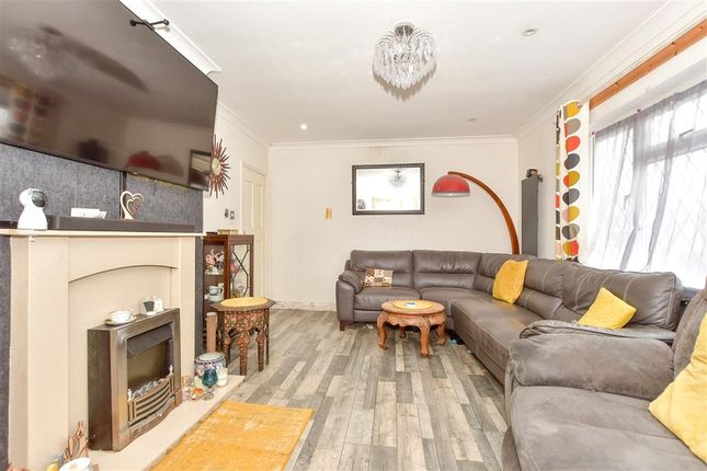 Poplar Grove, Hayling Island, Hampshire 2 bed detached bungalow for sale