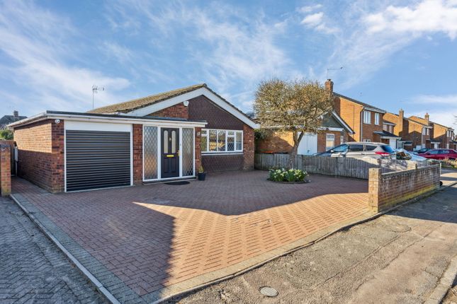 Garden Leys, Leighton Buzzard LU7 3 bed detached bungalow for sale